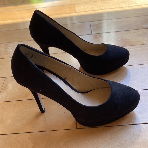 H&M black suede heels. Size 7 - Picture 3 of 8